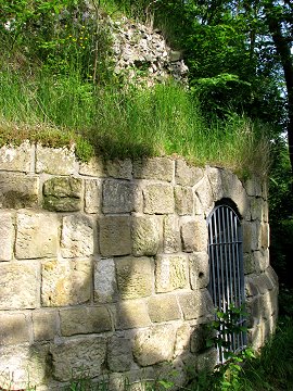 Bergfried der Burg Anhalt