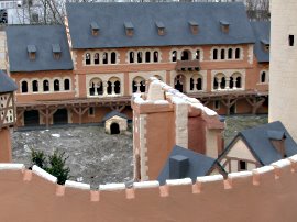 Modell Burg Anhalt, Innenhof